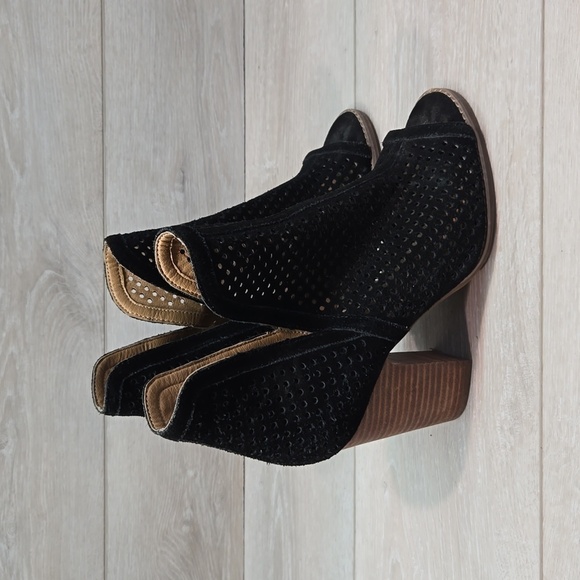 Lucky Brand Women Larise Cut Out Side Heels Open Toe shoes boots sz 7.5M - Picture 2 of 11